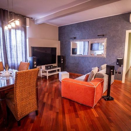 Apartamento Cinematic Modern Flat, 100 Mt Da Ospedale Rávena Exterior foto
