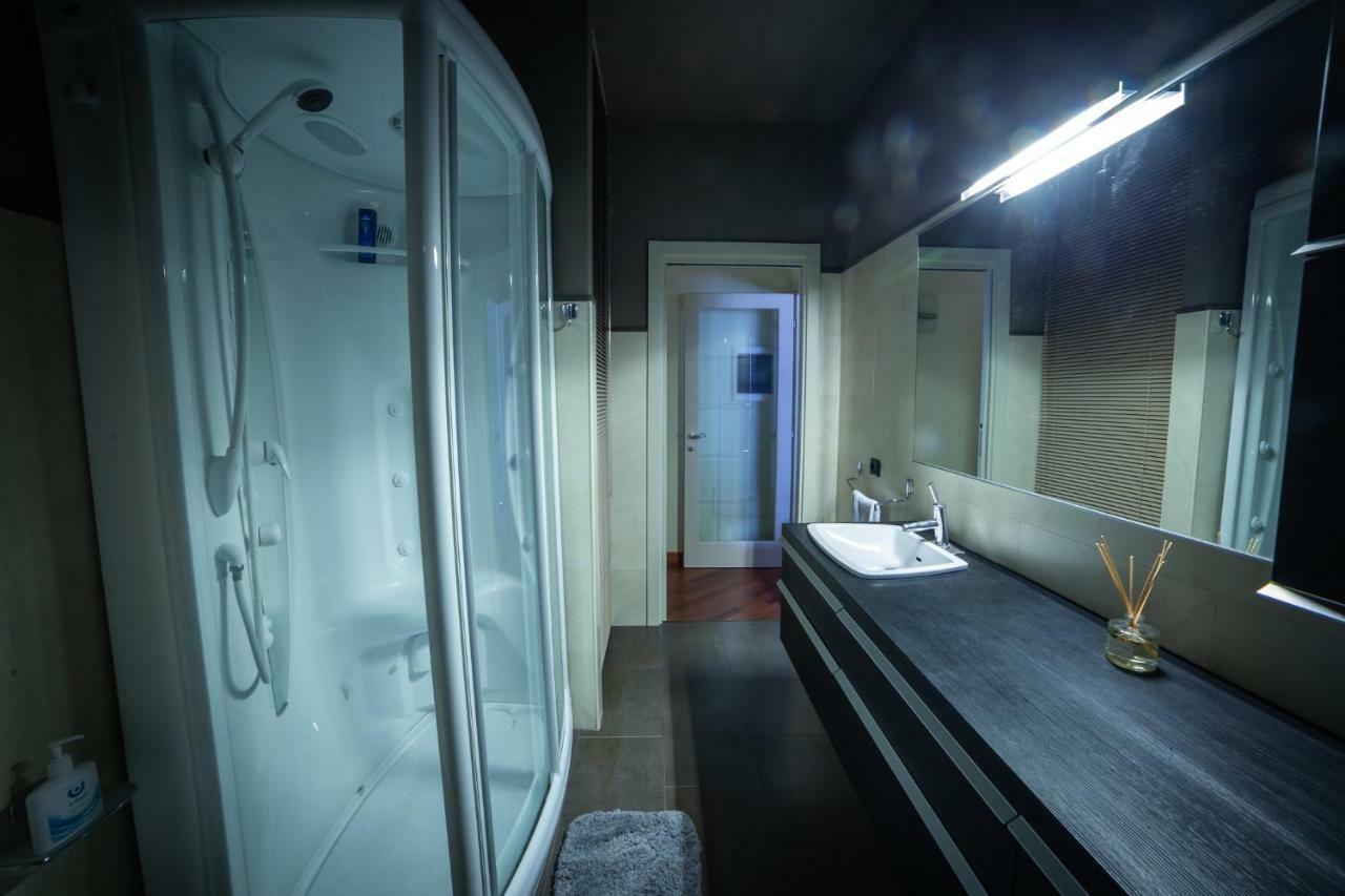 Apartamento Cinematic Modern Flat, 100 Mt Da Ospedale Rávena Exterior foto